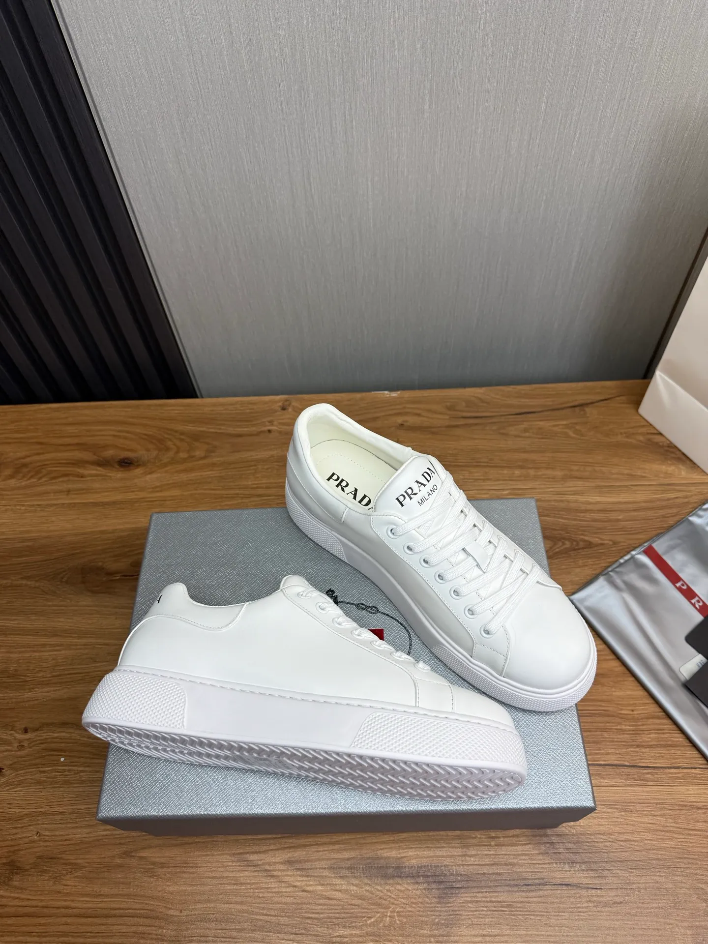 Men's shoes 💰580💰 [PRADA] Men's shoes are popular in the counter, official website is synchronized, 1 high-quality shipment ✔️Imported cowhide fabric + cowhide lining, 1🆚1 replica, original sole, 38-45 (45 customized, non-refundable)